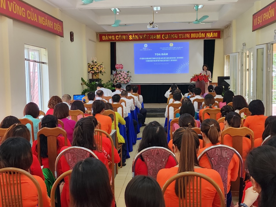 Tin truyền hình: PC Sơn La gặp mặt nhân kỷ niệm Ngày Phụ nữ Việt Nam 20/10